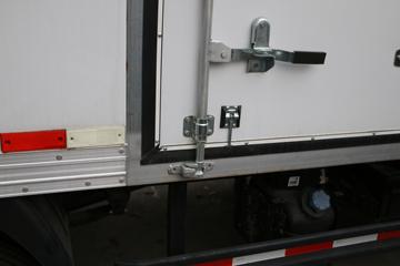 ���� ŷ����3ϵ 143���� 4X2 4.2����ʽ��ƿ���䳵(BJ5049XRQ-A3)ͼƬ