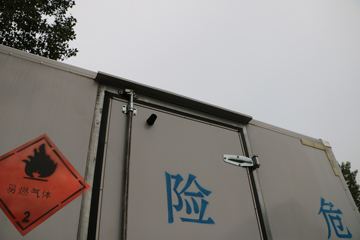 ���� ŷ����3ϵ 143���� 4X2 4.2����ʽ��ƿ���䳵(BJ5049XRQ-A3)ͼƬ