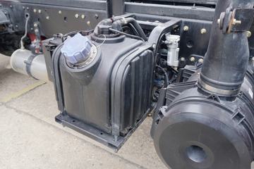 ���� ����T10 ��ֵ�� 129���� 4X2 3.7����ж��(��110˫��)(EQ3041L8GDAAC)ͼƬ