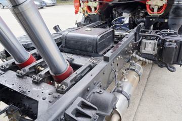 ���� ����T10 ��ֵ�� 129���� 4X2 3.7����ж��(��110˫��)(EQ3041L8GDAAC)ͼƬ