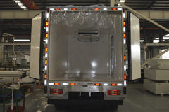 成都雅骏 江铃底盘 6T 4.04米单排纯电动冷藏车(CTT5060XLCGJ1BEV)75.3kWh