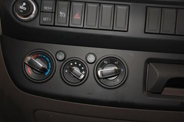 ���� ŷ����S3ϵ 143���� 4X2 ��س�ͼƬ