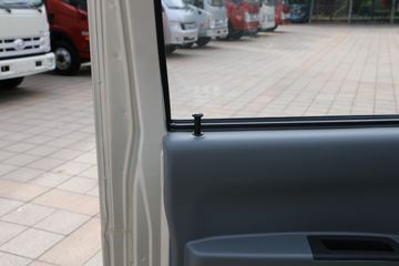 福田时代 驭菱VQ1 1.2L 86马力 汽油/CNG 2.5米双排栏板微卡(BJ1030V4AV4-BK)驾驶室图片