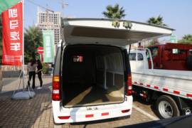 C35&nbsp;电动封闭厢货驾驶室图片