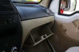 C35&nbsp;电动封闭厢货驾驶室图片