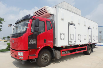 一汽解放 J6L中卡 220马力 4X2 7.6米雏禽运输车(QYK5160XCQ)