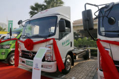 凯马 凯捷 4.5T 4.24米单排纯电动厢式轻卡底盘(KMC5042XXYEVA33D)