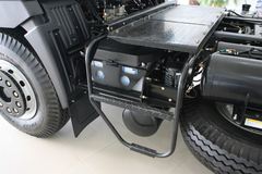 广汽日野 700系列重卡 350马力 4X2 牵引车(YC4180SH2PE)