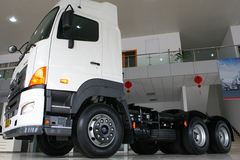 广汽日野 700系列重卡 380马力 6X4 牵引车(YC4250SS10PK)
