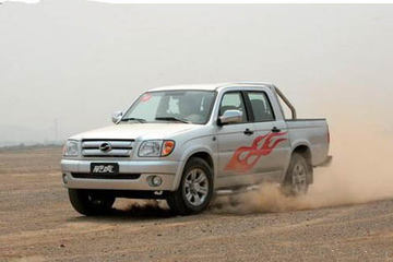 中兴 威虎 TUV 澳洲版 豪华型 2016款 两驱 2.4L柴油 双排皮卡