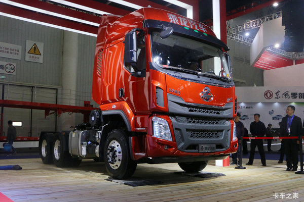 购乘龙H5牵引车 享高达0.5万优惠