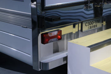 Ծ�� ��ԽC300-VM 125���� 4X2 4����س�ͼƬ