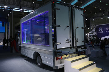Ծ�� ��ԽC300-VM 125���� 4X2 4����س�ͼƬ