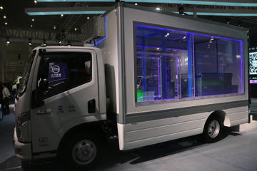 Ծ�� ��ԽC300-VM 125���� 4X2 4����س�ͼƬ