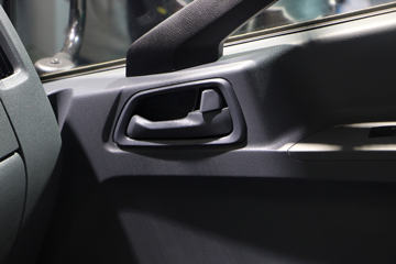 Ծ�� ��ԽC300-VM 125���� 4X2 4����س�ͼƬ