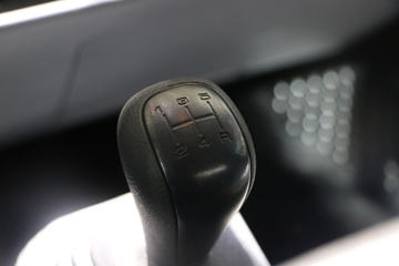 Ծ�� ��ԽC300-VM 125���� 4X2 4����س�ͼƬ