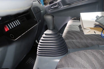 Ծ�� ��ԽC300-VM 125���� 4X2 4����س�ͼƬ