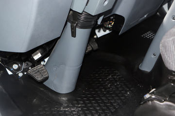 Ծ�� ��ԽC300-VM 125���� 4X2 4����س�ͼƬ
