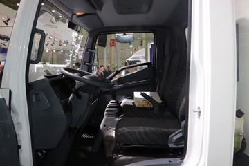 Ծ�� ��ԽC300-VM 125���� 4X2 4����س�ͼƬ