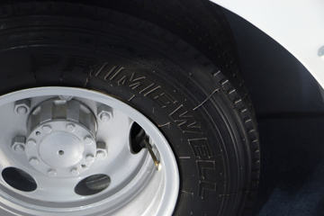 Ծ�� ��ԽC300-VM 125���� 4X2 4����س�ͼƬ
