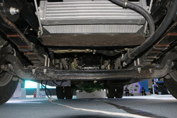 Ծ�� ��ԽC300-VM 125���� 4X2 4����س�ͼƬ