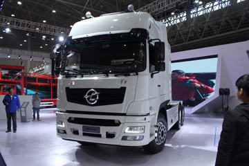 东风华神 T7 420马力 6X4 LNG牵引车(EQ4250GLN3)