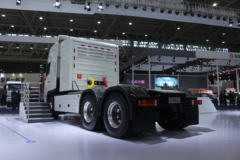 东风华神 T7 420马力 6X4 LNG牵引车(EQ4250GLN3)