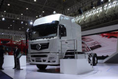 东风华神 T7 420马力 6X4 LNG牵引车(EQ4250GLN3)