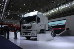 东风华神 T7 420马力 6X4 LNG牵引车(EQ4250GLN3)