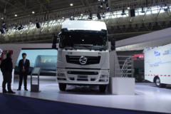 东风华神 T7 420马力 6X4 LNG牵引车(EQ4250GLN3)