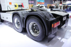 东风华神 T7 420马力 6X4 LNG牵引车(EQ4250GLN3)
