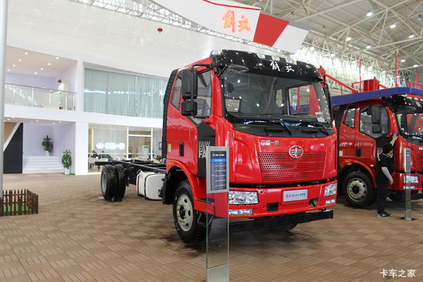 一汽解放 J6L中卡 180马力 4X2 6.8米栏板载货车(CA1160P62K1L4A1E5)