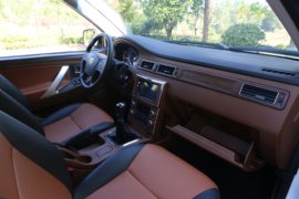 骐铃T100 皮卡驾驶室                                               图片