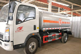 重汽HOWO轻卡底盘&nbsp;油罐车外观图片