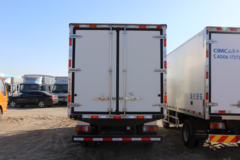 庆铃 五十铃100P 98马力 4X2 冷藏车(QL5040XLCA6HA)
