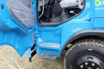 东风菁鹰&nbsp;牵引车驾驶室                                               图片