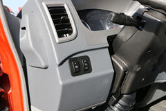 中国重汽HOWO 悍将 170马力 4.15米单排仓栅式轻卡(ZZ5047CCYG3315E143)