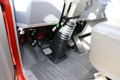 中国重汽HOWO 悍将 170马力 4.15米单排仓栅式轻卡(ZZ5047CCYG3315E143)