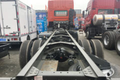 中国重汽成都商用车 W5B-H重卡 280马力 6X2 7.8米仓栅式载货车(CDW5251CCYA1T5)