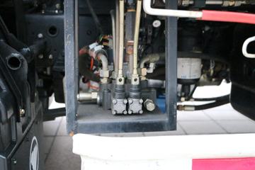 ����ʱ�� M3 143���� 4X2ƽ�����䳵ͼƬ