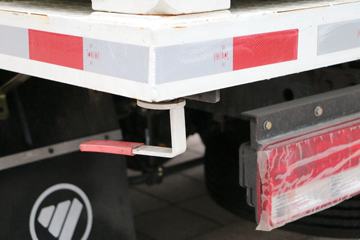 ����ʱ�� M3 143���� 4X2ƽ�����䳵ͼƬ
