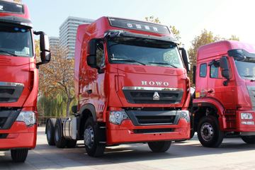 中国重汽 HOWO T7H重卡 B版 440马力 6X4牵引车(ZZ4257V324HE1B)