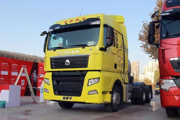中国重汽 汕德卡SITRAK C7H重卡 430马力 6X4 LNG牵引车(ZZ4256V383HE1L)