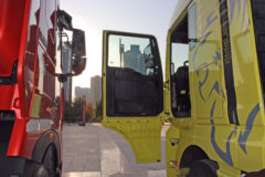 中国重汽 汕德卡SITRAK C7H重卡 430马力 6X4 LNG牵引车(ZZ4256V384HE1LB)