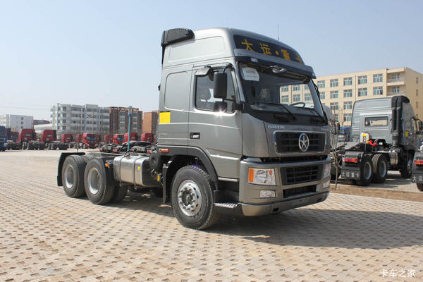 大运 310马力 6X4 牵引车(高顶)