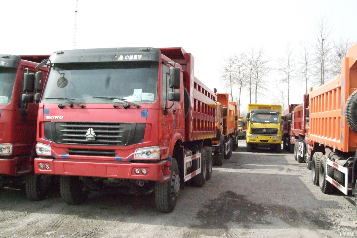 中国重汽 HOWO重卡 375马力 6X4 5.8米自卸车