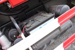 陕汽 德龙F2000重卡 310马力 6X4 5.8米自卸车(SX3255DN384C)