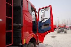 解放 J6P重卡 330马力 8X4 8米自卸车(CA3310P66K2L6T4E)