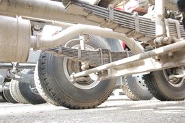 乘龙M5&nbsp;自卸车底盘                                                图片