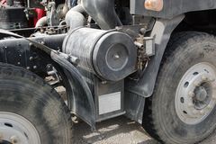 东风柳汽 霸龙507重卡 340马力 8X4 8.2米自卸车(LZ3310QEFT)